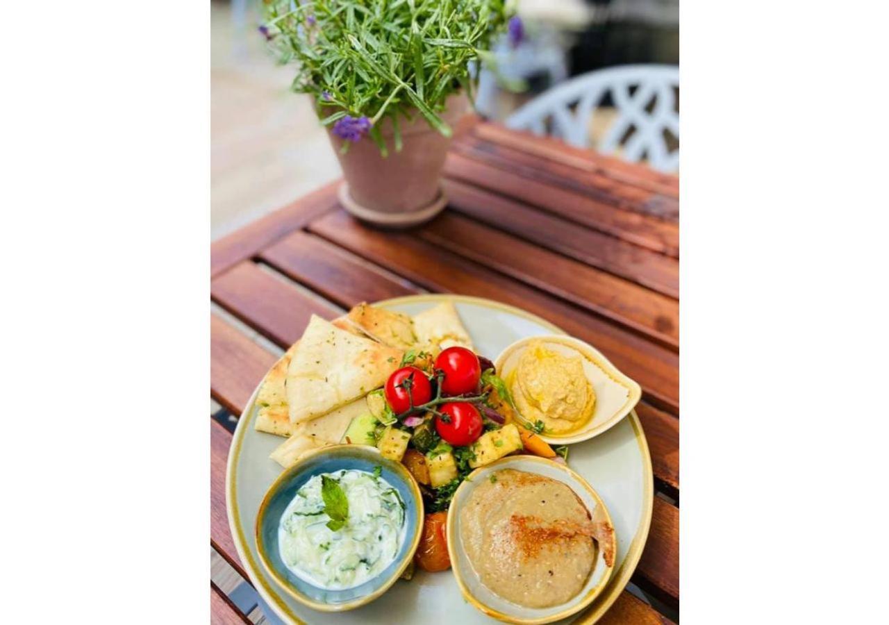 Отель Florence Gardens Boutique And Restaurant Портцмаус